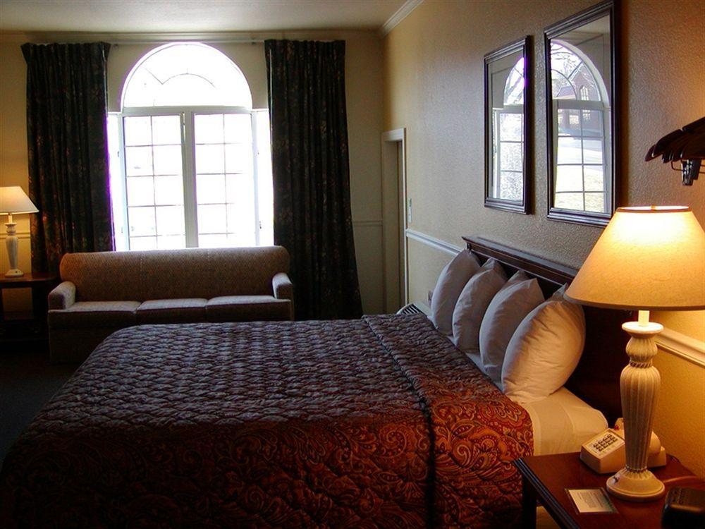 Carriage House Inn Μπράνσον Εξωτερικό φωτογραφία